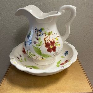 Elizabeth Arden Small pitcher & bowl